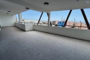 A vendre très beau T4 neuf centre de St Denis, rue Gal De Gaulle.