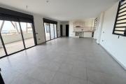 A vendre très beau T4 neuf centre de St Denis, rue Gal De Gaulle.