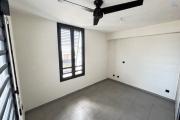A vendre très beau T4 neuf centre de St Denis, rue Gal De Gaulle.