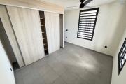 A vendre très beau T4 neuf centre de St Denis, rue Gal De Gaulle.