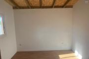 A louer petite maison F1 en bois dans une impasse