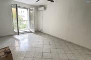 A vendre T3 rue Jean Albany à St Denis, proche de toutes les commodités.