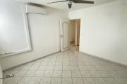 A vendre T3 rue Jean Albany à St Denis, proche de toutes les commodités.
