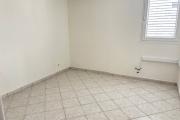 A vendre T3 rue Jean Albany à St Denis, proche de toutes les commodités.