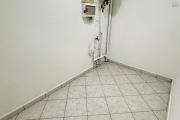 A vendre T3 rue Jean Albany à St Denis, proche de toutes les commodités.