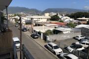 RARE - RESIDENCE DE BON STANDING CENTRE VILLE LE PORT APPARTEMENT T2+V RENOVE - IDEAL INVESTISSEMENT OU 1° ACHAT