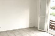 RARE - RESIDENCE DE BON STANDING CENTRE VILLE LE PORT APPARTEMENT T2+V RENOVE - IDEAL INVESTISSEMENT OU 1° ACHAT