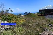 Terrain constructible de 366 m2 avec vue mer et montagne à Saint-Joseph