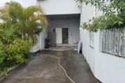 A louer joli appartement avec jardin dans villa secteur Trois Mares