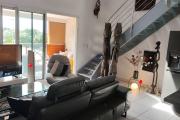 À VENDRE – Duplex T4 d’exception de 114 m2 à Bois d'Olive Saint-Pierre à 358 000€