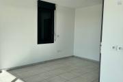 A louer bel appartement r&eacute;cent de type F1 avec jardinet sur la r&eacute;sidence Castel Roc Bois de N&egrave;fles &agrave; Sainte Clotilde.