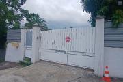 A LOUER bureau container sur un terrain de 200 m2 sur Saint-Gilles Les Hauts à 850 euros!