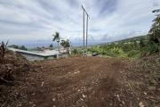 Terrain plat de 1200 m2 &agrave; 350 m d'altitude, pleine vue mer et montagne, viabilisation sur le terrain.