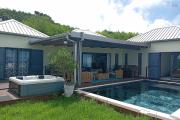 A LOUER MAISON MEUBLEE F5 DE 200 M2 AVEC PISCINE ET JACUZZI A PITON ST LEU