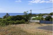Superbe terrain constructible de 303m2 viabilis&eacute; ,belle vue mer -Littoral Sud ,trois Bassins