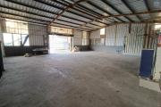 A Louer local commercial / hangar de 260m2 &agrave; Quartier Fran&ccedil;ais
