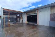 A Louer local commercial / hangar de 260m2 &agrave; Quartier Fran&ccedil;ais