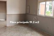 &Agrave; LOUER &ndash; Local Commercial de 32 m2 RN3 au Tampon  | 750&euro; HT/mois