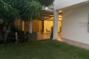 A louer grand Appartement T4 sur ETANG SALE LES BAINS avec un beau et grand jardin