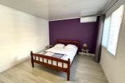 A louer jolie Villa 3 chambres MEUBLEE et remise à neuf de 93m2 à Saint-Benoit