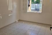 A louer joli villa jumelée de plain-pied entièrement rénovée de type F3 le Tampon Trois Mares