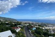 A Vendre bel appartement de type F2 résidence Le Coeur de L'Océan avec une très jolie vue sur la mer et la montagne à BDN Sainte Clotilde.