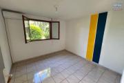En vente spacieuse villa T7/8 à St Denis-La Montagne, au calme d'une impasse .