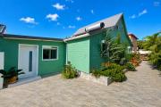 À VENDRE À PLATEAU CAILLOU – MAISON FAMILIALE F4 AVEC STUDIO INDÉPENDANT, VUE MER ET MONTAGNE - Façade maison et studio