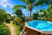 À VENDRE À PLATEAU CAILLOU – MAISON FAMILIALE F4 AVEC STUDIO INDÉPENDANT, VUE MER ET MONTAGNE - Piscine