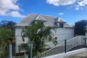 A VENDRE charmante maison de type F4 sur 634 m2 de terrain à SAINT-GILLES LES HAUTS