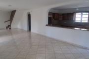 A VENDRE charmante maison de type F4 sur 634 m2 de terrain à SAINT-GILLES LES HAUTS