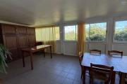 Grande maison/b&acirc;timent de 400 m&sup2; situ&eacute; juste au dessus de la maison cadeau de type F15+ en R+1+combles + un bungalow de 20 m&sup2;, le tout implant&eacute; sur 2830 m&sup2; de terrain.