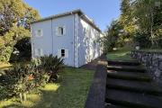 Grande maison/b&acirc;timent de 400 m&sup2; situ&eacute; juste au dessus de la maison cadeau de type F15+ en R+1+combles + un bungalow de 20 m&sup2;, le tout implant&eacute; sur 2830 m&sup2; de terrain.