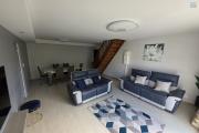 Superbe appartement T5 duplex de 124m2 entièrement refait à neuf et vendu meublé.