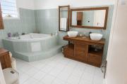 A Louer Villa de 4 chambres, dont 1 suite parentale, belle terrasse, jardin clôturé, endroit au calme à STE MARIE/ TERRAIN ELISA