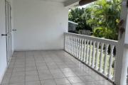 A louer cette jolie villa jumel&eacute;e de type F5 avec garage sur le secteur de Domenjod Sainte Clotilde.