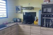 A louer villa de type F4 en duplex r&eacute;cente &agrave; St Leu l'Etang - Une cuisine moderne