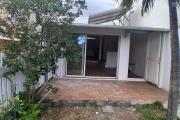 A LOUER appartement duplex de type F2 avec cour privative sur SAINT-GILLES LES HAUTS