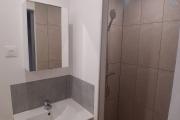 A LOUER appartement duplex de type F2 avec cour privative sur SAINT-GILLES LES HAUTS