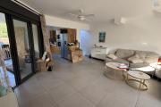 Jolie maison construite en 2020 de type F4, en R+1, d'une surface habitable de 95 m² + varangue de 20 m² , implantée sur 333 m²de terrain, sans vis à vis