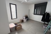 Jolie maison construite en 2020 de type F4, en R+1, d'une surface habitable de 95 m² + varangue de 20 m² , implantée sur 333 m²de terrain, sans vis à vis