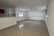 A louer ce bel et spacieux appartement de type F3 résidence La Goelette sur les bas de la route Bois de Nèfles à Sainte Clotilde.