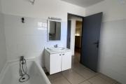 A louer ce bel et spacieux appartement de type F3 résidence La Goelette sur les bas de la route Bois de Nèfles à Sainte Clotilde.