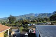A louer grand appartement F4 au dernier &eacute;tage avec magnifique vue mer et montagne