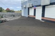 A louer beau local avec place de parking proche centre ville de la RIVIERE SAINT LOUIS