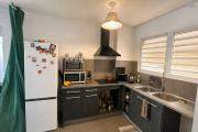 LA SALINE-LES-BAINS –T2 AVEC VARANGUE, JARDIN ET 2 PLACES PARKING – VENDU MEUBLÉ - Cuisine