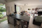 Maison jumelée de type F3, en R+1, d'une surface habitable de 71 m² + varangue de 12 m², jardin devant et derrière dans une résidence sécurisée en hyper-centre
