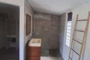 A LOUER Charmante maison MEUBLEE de type F4/5 avec PISCINE &agrave; SAINT-GILLES LES HAUTS - Salle de bain 2