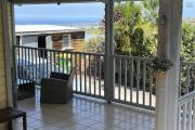 Jolie maison de type F4 en R+1 implantée sur 423 m² de terrain plat avec vue mer et montagne, au calme, sans vis à vis, au fond d'une petite impasse.