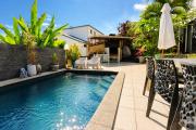 Sublime villa de standing F5 à La Rivière Saint-Louis – Deux suites parentales & Jardin d'exception avec piscine